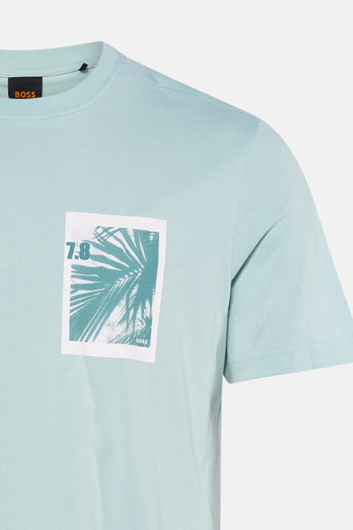 Turquoise T-shirt van BOSS ORANGE met grafische palmboomprint, cijfer 7.8 en BOSS-logo, ronde hals.