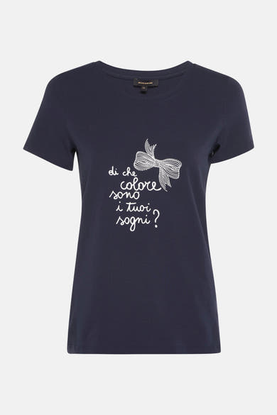 Blauw T-shirt met korte mouwen van MORE & MORE, met een decoratieve strik en de tekst "di che colore sono i tuoi sogni?" in het wit.