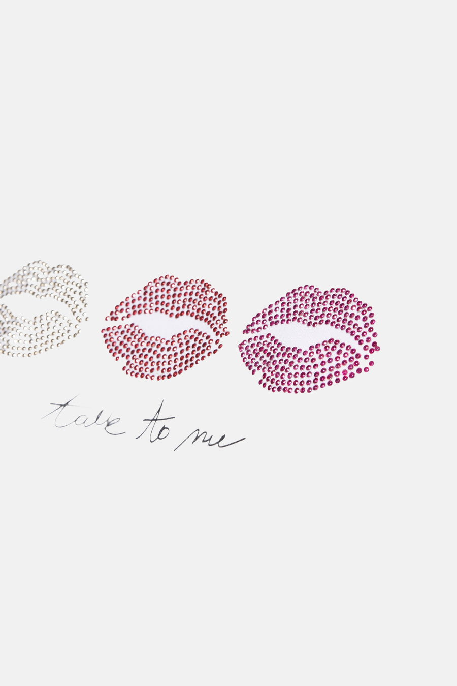 T-shirt à manches courtes blanc de MORE & MORE, avec des motifs de lèvres à strass et l'inscription "talk to me".