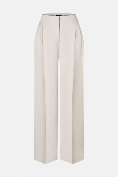 Beige broek van MORE & MORE, rechte pasvorm met verticale plooien, paspelzakken achter.