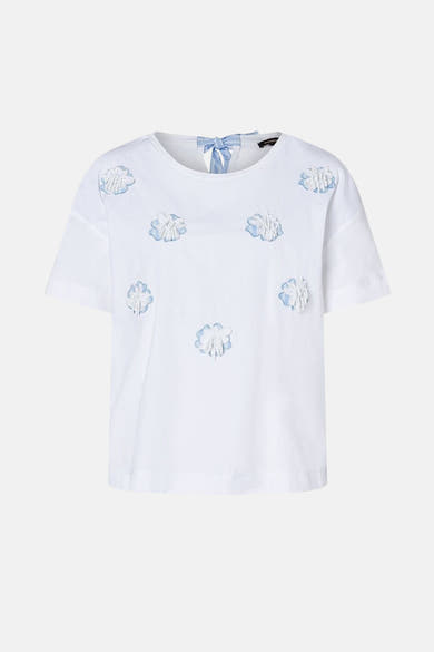 Wit T-shirt met korte mouwen van MORE & MORE, versierd met een blauw-wit gestreept lint op de rug.