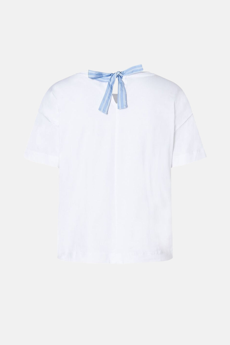 T-shirt blanc à manches courtes de MORE & MORE, orné d'un ruban rayé bleu et blanc dans le dos.
