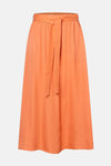 Jupe longue orange par MORE & MORE avec ceinture à nouer et texture légèrement froissée.