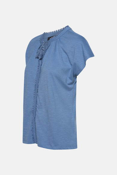 T-shirt bleu à manches courtes de MORE & MORE, avec détail de cordon et texture chinée.
