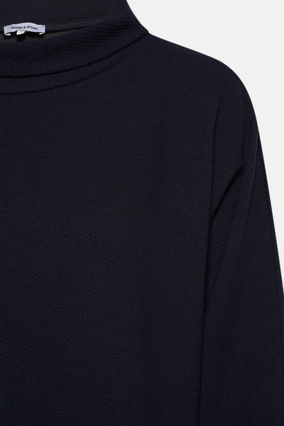 Blauwe sweater van MORE & MORE, in een getextureerd breisel, met een opstaande kraag.
