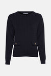 Blauwe trui met ronde hals van MORE & MORE met kabelpatroon en gouden knoopzak.