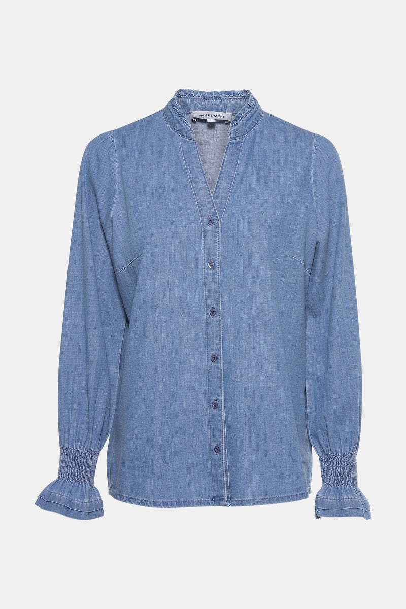 Blauwe denim blouse met lange mouwen van MORE & MORE, met opstaande kraag en geplooide mouwen.