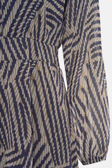 Multikleed met lange mouwen van MORE & MORE, met een geometrisch gestreept patroon in marineblauw, beige en wit.