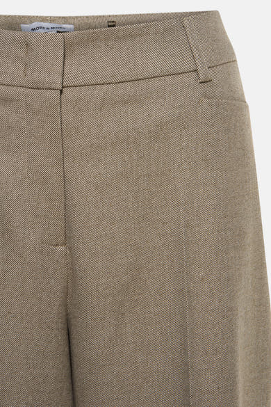 Pantalon chino 7/8 vert de MORE & MORE, avec une texture subtile à chevrons.