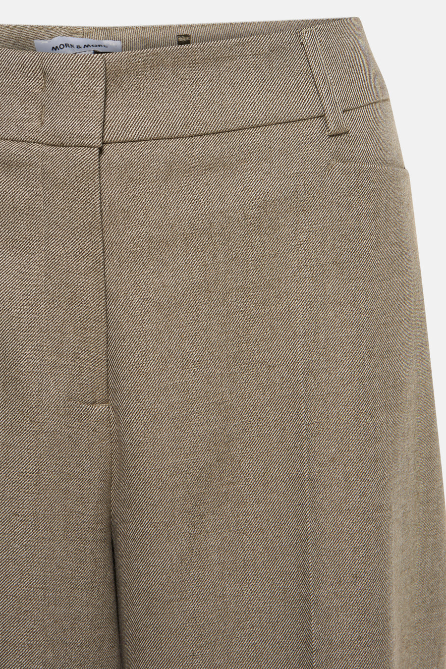 Pantalon chino 7/8 vert de MORE & MORE, avec une texture subtile à chevrons.
