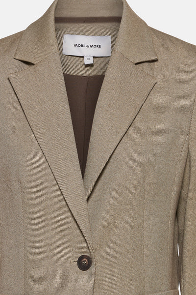 Blazer vert by MORE & MORE en chevron, avec un bouton et une coupe ajustée.
