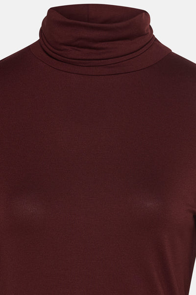 Bruin T-shirt met lange mouwen van MORE & MORE, met coltrui en fijne ribstructuur.