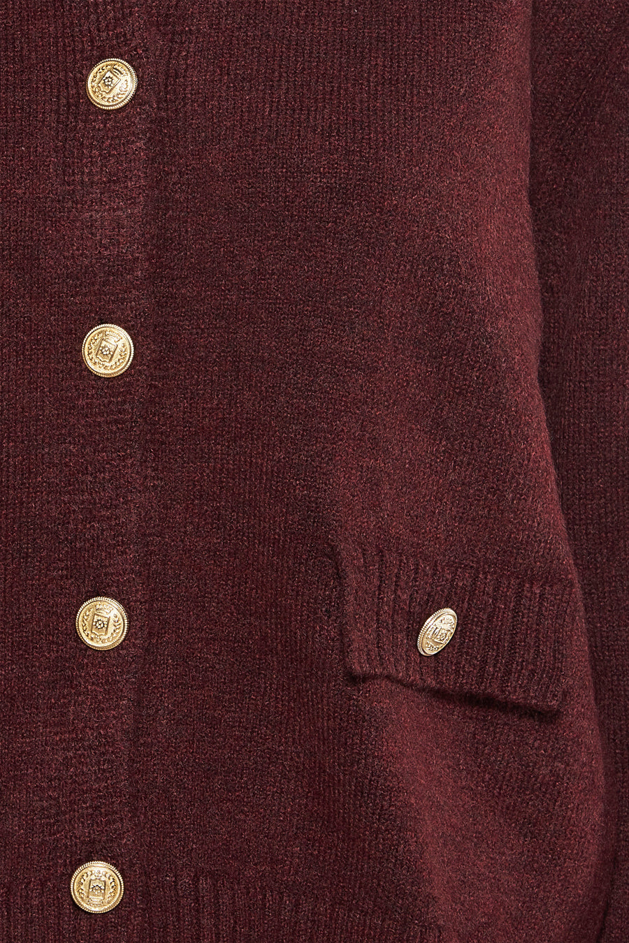 Bruine gebreid vest van MORE & MORE met gouden knopen en opgestikte zak.