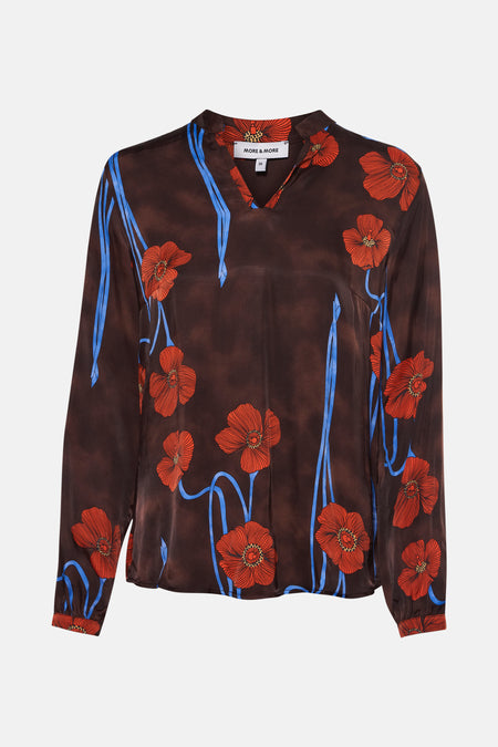 Bruine met lange mouwen in bruin van MORE & MORE met rode bloemenprints en blauwe stelen.