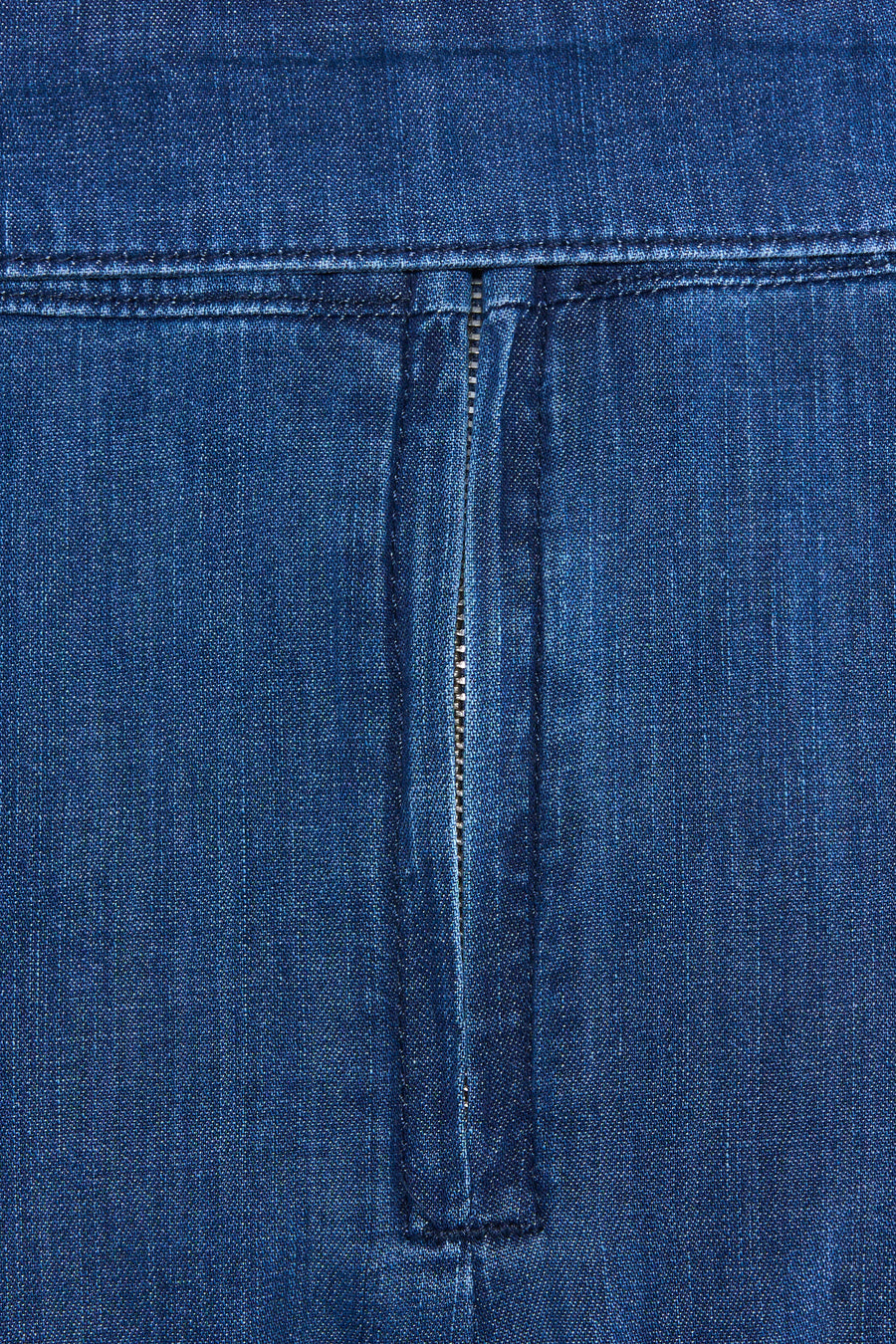 Jupe longue en denim bleu moyen de MORE & MORE, avec une fermeture éclair et des coutures apparentes.