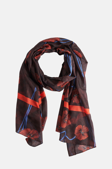 Bruine sjaal met rode bloemenprint van More & More, met blauwe strepen en een geplooide textuur.