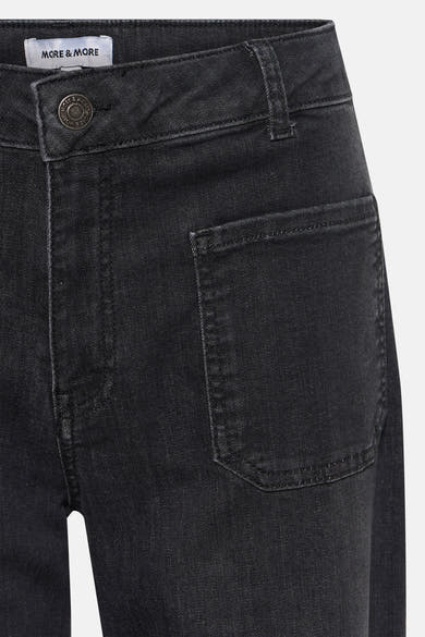 Jean droit en denim gris foncé de MORE & MORE, avec poche plaquée sur le devant.