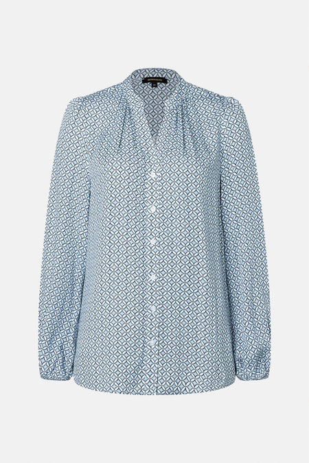 Blouse met lange mouwen in het blauw van MORE & MORE, marineblauw en wit geometrisch patroon, gerimpelde kraag.