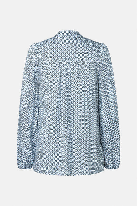 Blouse met lange mouwen in het blauw van MORE & MORE, met een cirkelvormig geometrisch patroon en plooien aan de achterkant.