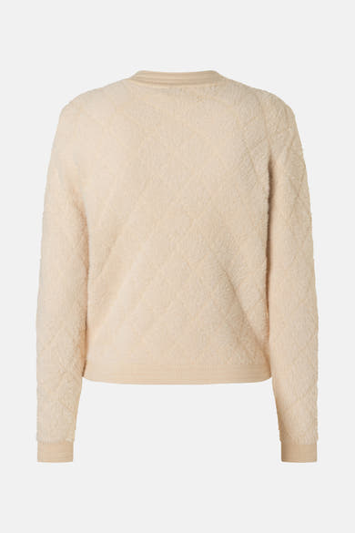 Cardigan beige de MORE & MORE avec une texture duveteuse et un motif en losange.