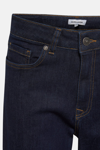 Rechte jeans van donkerblauw denim van MORE & MORE met muntzakje en contrasterende stiksels.