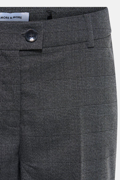 Pantalon de costume gris par MORE & MORE, à carreaux, avec bouton apparent.