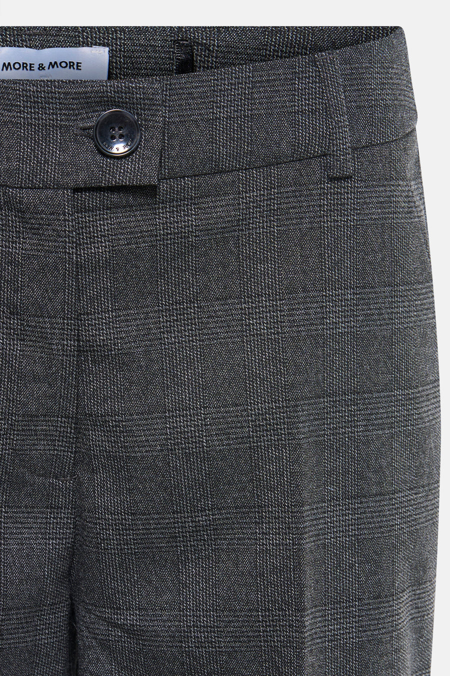 Pantalon de costume gris par MORE & MORE, à carreaux, avec bouton apparent.