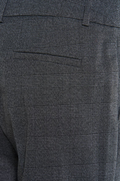 Pantalon de costume gris de MORE & MORE, à motif quadrillé, avec poche arrière passepoilée.