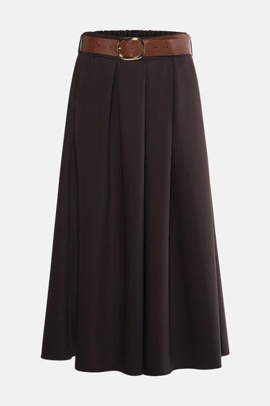 Bruine 3/4 rok van Terra di Siena, met bruine riem met gouden gesp, geplooid.