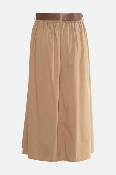 Jupe longue beige de Terra di Siena avec ceinture marron texturée, coupe ample et fluide.