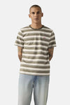 Multikleurig T-shirt met korte mouwen van Levi's, met horizontale strepen en een discreet rood logo op de borst.