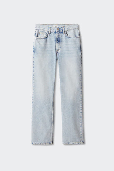 Jean droit bleu de MANGO, coupe classique avec délavage clair sur fond uni.