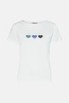 T-shirt blanc à manches courtes de MORE & MORE, orné de trois cœurs dégradés.