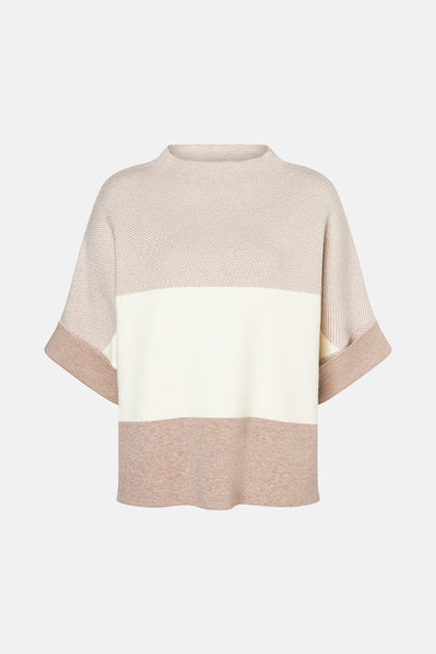 Pull à col roulé beige de MORE & MORE, avec rayures horizontales contrastées en blanc et beige chiné.