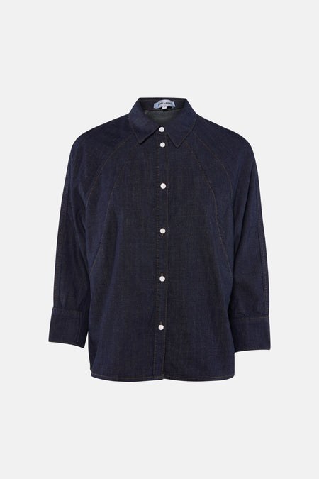 Donkerblauwe denim blouse van MORE & MORE, met witte knopen en contrasterende stiksels.