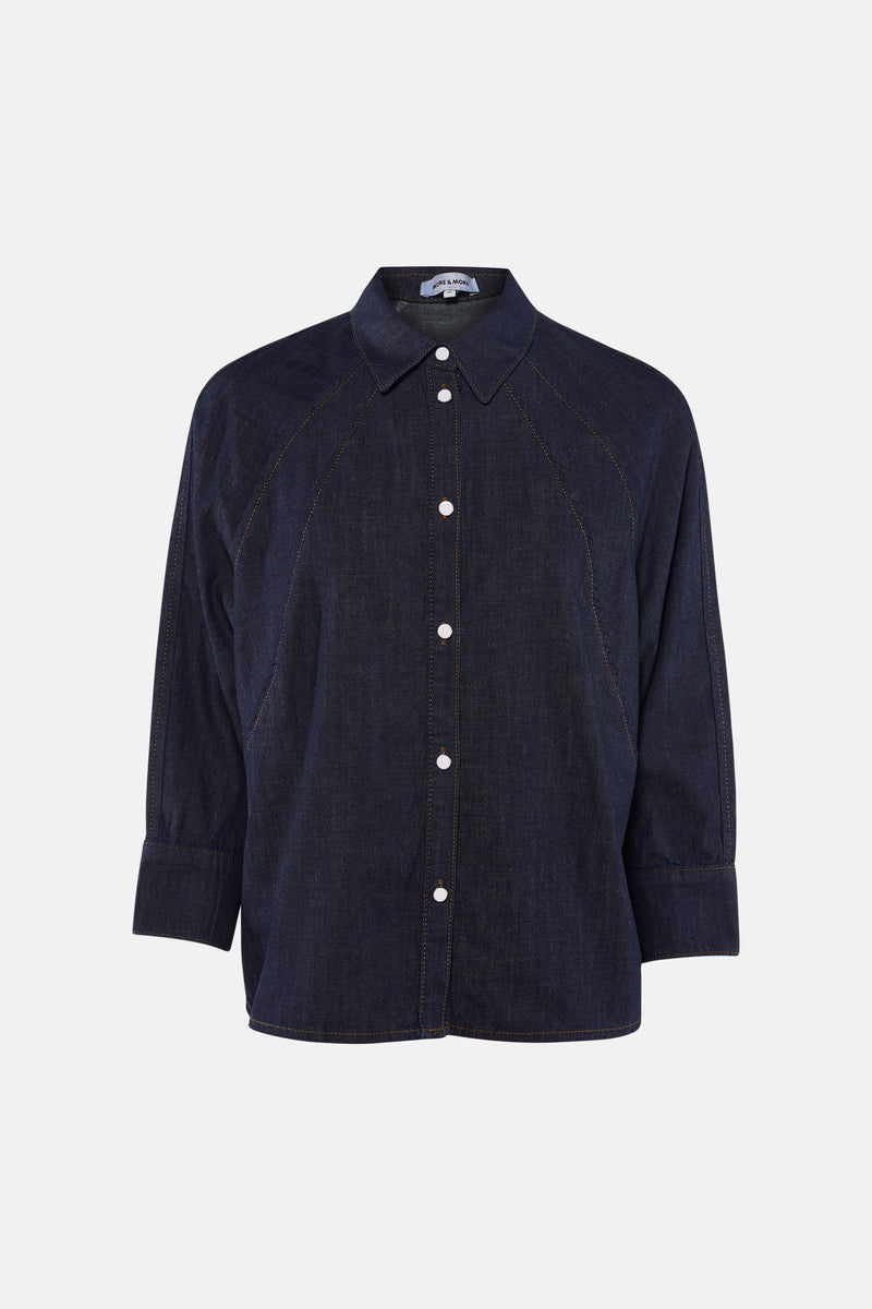 Chemise à manches longues en denim bleu foncé de MORE & MORE, avec boutons blancs et coutures contrastantes.