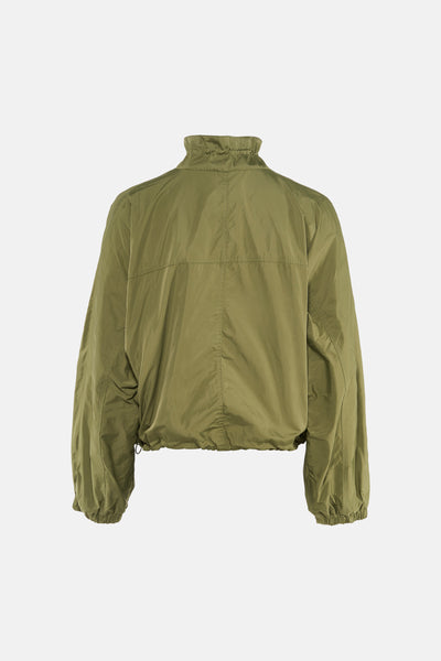 Korte groene jas van MORE & MORE, met opstaande kraag en losse pasvorm, van achteren getoond.