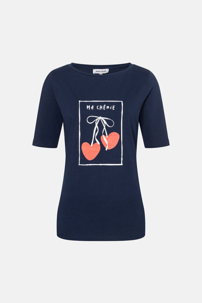 T-shirt bleu à manches courtes de MORE & MORE avec un motif de cerises rouges et l'inscription "Ma Chérie".