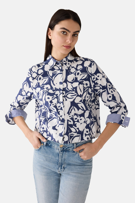 Multikleurig overhemd met lange mouwen van MORE & MORE, met bloemenprint, gedragen met een casual spijkerbroek.