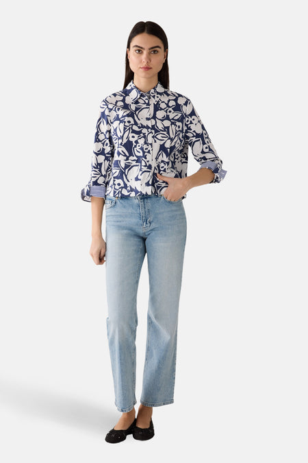Chemise à manches longues multicolore de MORE & MORE à motif floral bleu et blanc, avec rayures aux poignets.