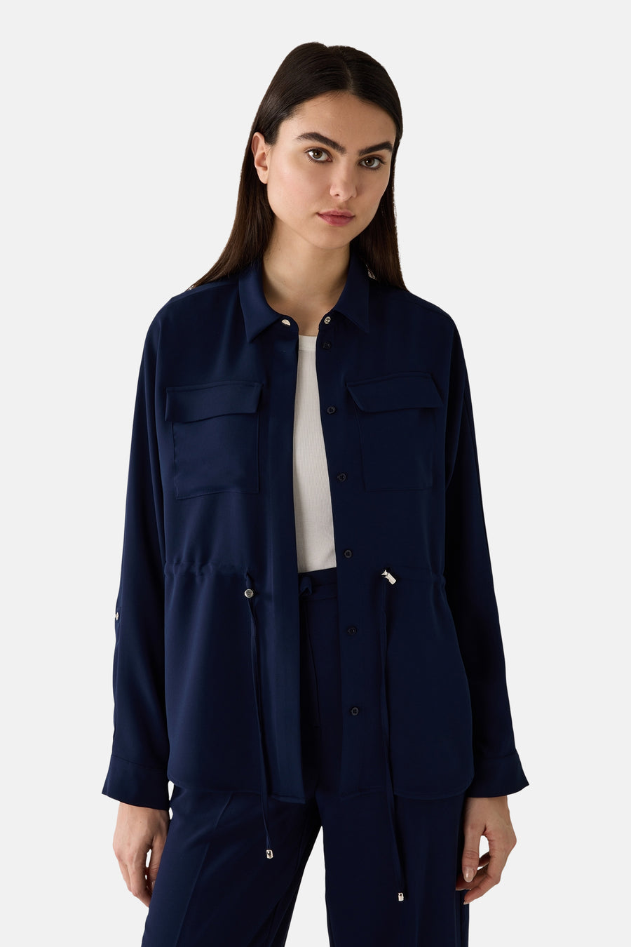 Gilet bleu van MORE & MORE, avec des poches à rabat et des cordons de serrage à la taille.