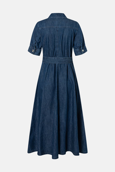 Robe en denim bleu foncé de MORE & MORE, avec manches courtes et coupe trapèze.