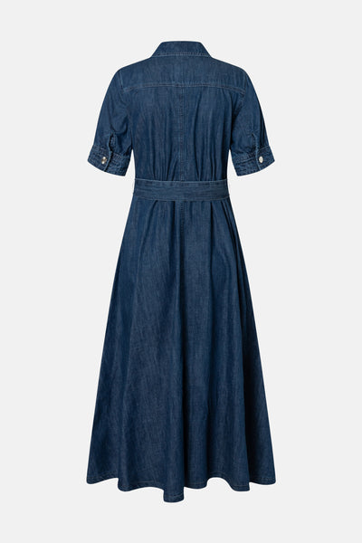Robe en denim bleu foncé de MORE & MORE, avec manches courtes et coupe trapèze.