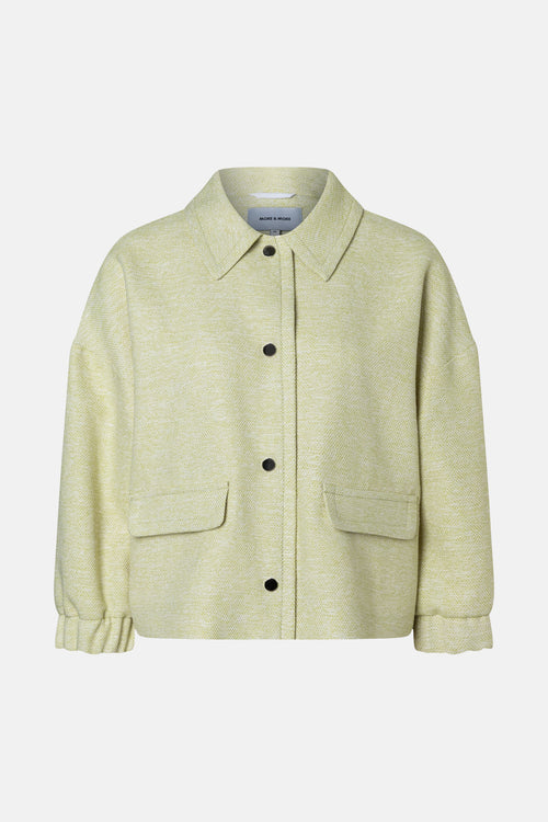 Veste courte vert clair en tweed par MORE & MORE avec fermeture boutonnée et poches plaquées.