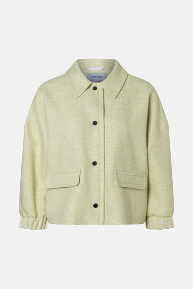 Veste courte vert clair en tweed par MORE & MORE avec fermeture boutonnée et poches plaquées.