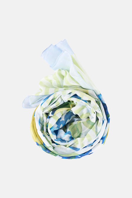 Multikleuren sjaal van MORE & MORE, opgerold, met groene strepen, blauwe bloemen en ruitpatroon.