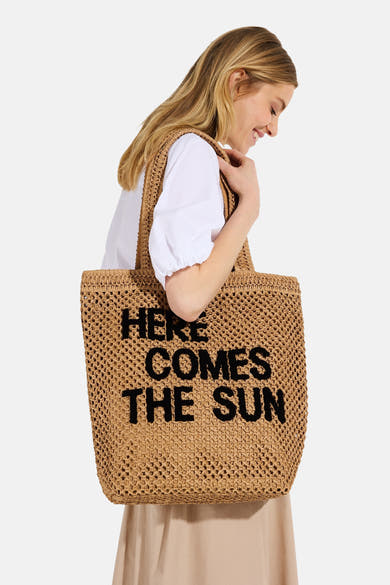 Beige schoudertas van MORE & MORE met een open vlechtwerktextuur en brede hengsels.