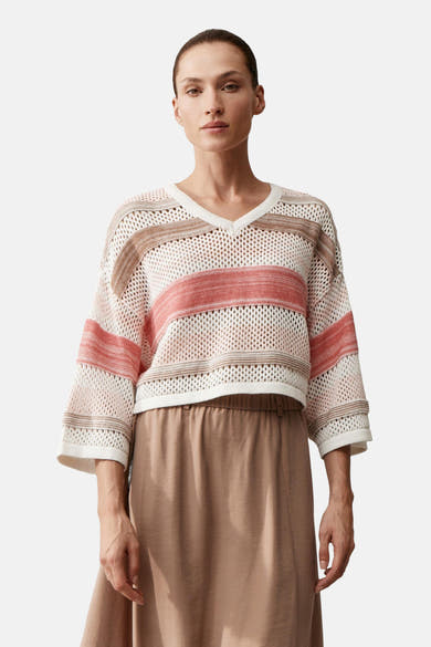 Multikleurige rondehals trui van MORE & MORE met horizontale strepen, ajour, 3/4 mouwen, gedragen met een beige rok.