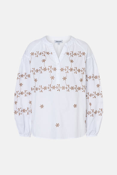 Wit blouse met lange mouwen van MORE & MORE met bruine bloemenborduursels en V-hals.