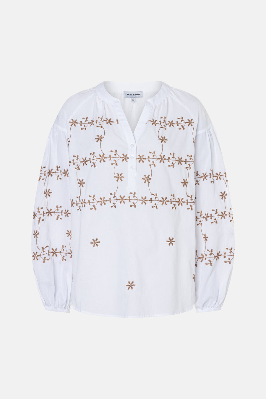 Wit blouse met lange mouwen van MORE & MORE met bruine bloemenborduursels en V-hals.
